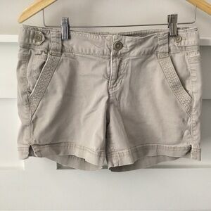 DKNY JEANS KHAKI SHORTS size 8